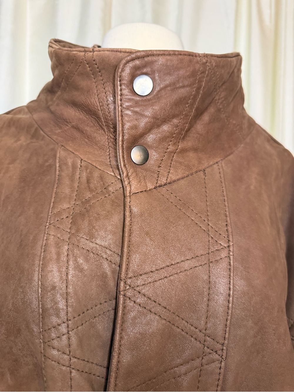 Men's Brown Leather Bomber Jacket - Rugged Quilted Panel Design - Picture 3 of 15